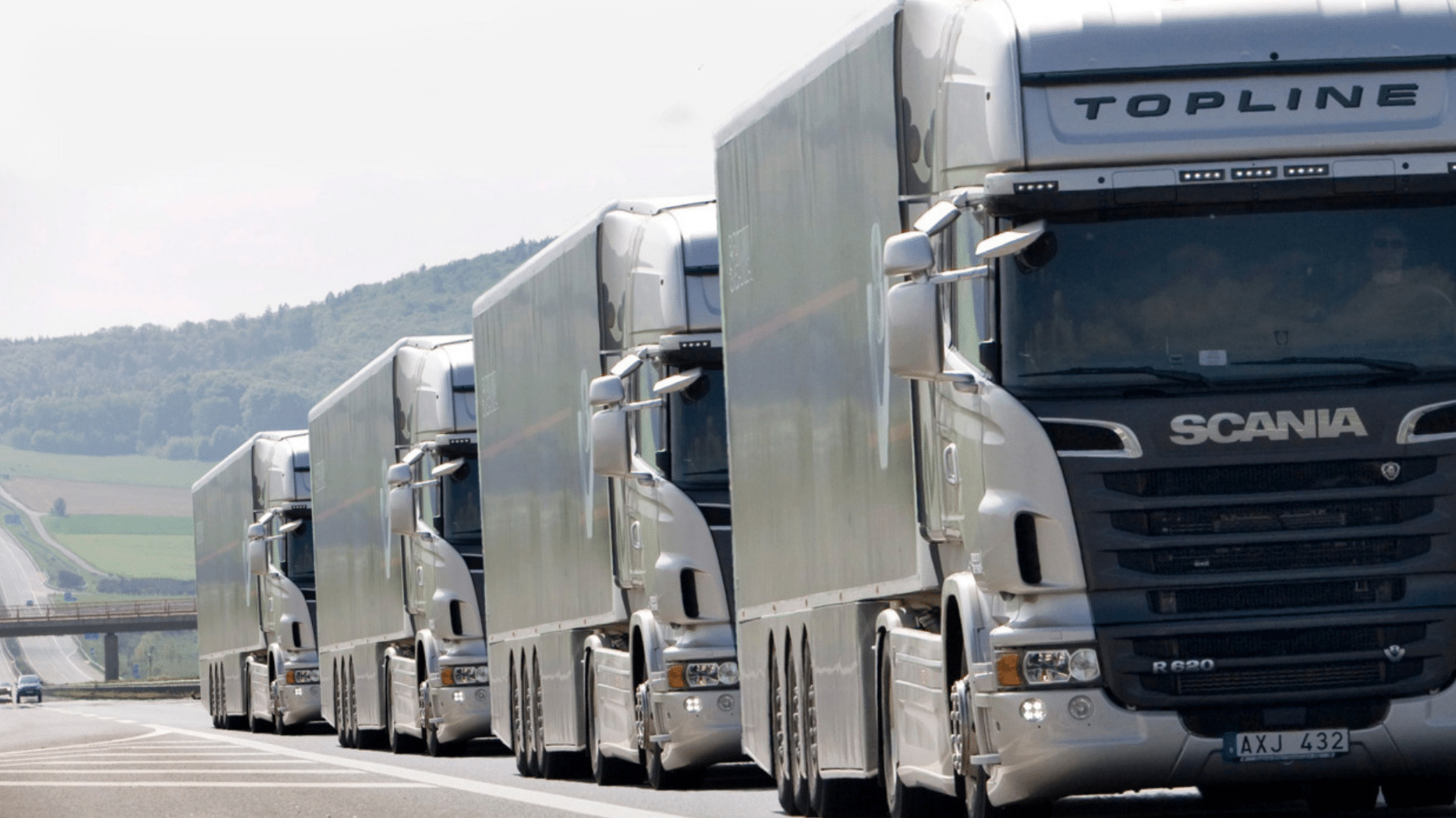 Колонна грузовиков на трассе - 10 000+ единиц техники обслужено GAGLINK